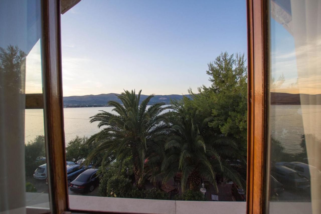 Apartments David - 20M From The Beach With Parking Trogir Kültér fotó