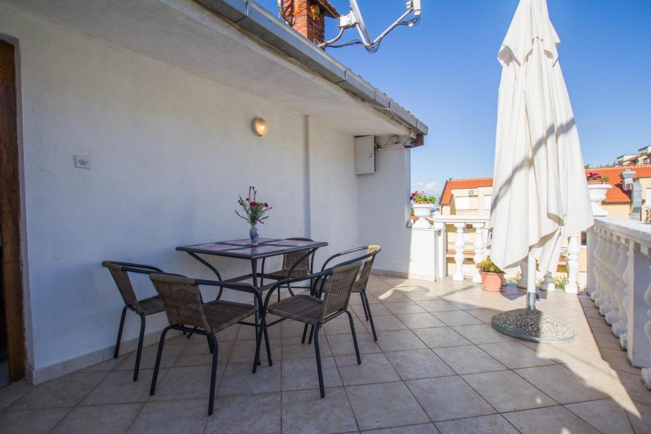 Apartments David - 20M From The Beach With Parking Trogir Kültér fotó